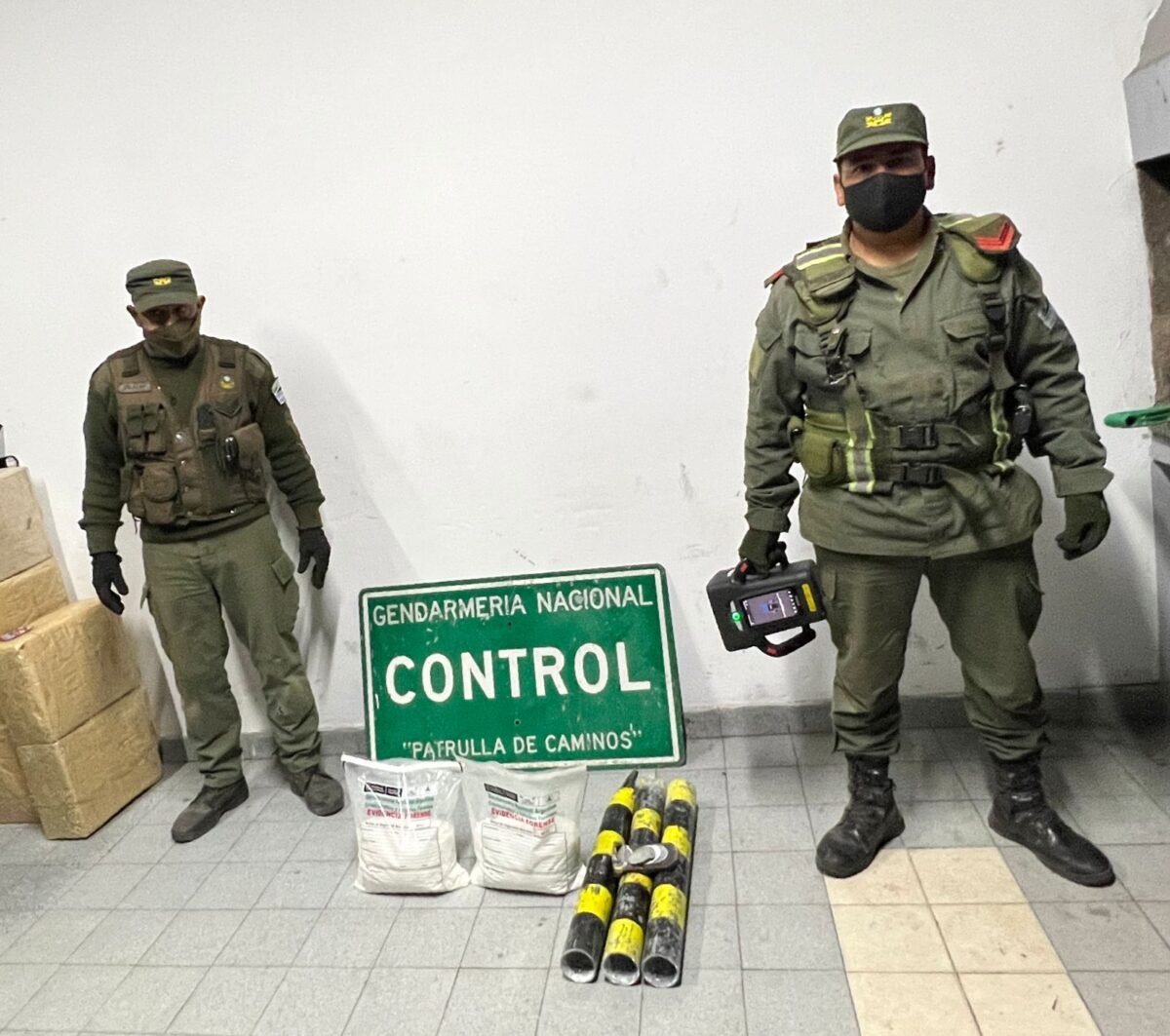 Escuadron 45 Salta de Gendarmeria secuestro droga en el Puesto El Naranjo,sobre ruta 9