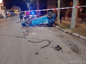 Accidente Vial,vuelco de un automóvil con 5 personas lesionadas