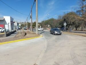 Está habilitado el tránsito por avenida Savio, en el ingreso a barrio Grand Bourg