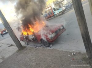 Incendiaron un automóvil en av.Americas al 700