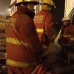 Voraz incendio en un depósito de carbón en el parque industrial.