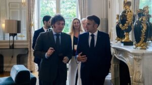 El Gobierno reveló que Milei y Macron hablaron del “desafortunado” mensaje de Villarruel sobre Francia y se reavivó la tensión interna