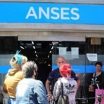 El 14 de agosto, el Gobierno anuncia OTRO AUMENTO para AUH y jubilados: monto posible