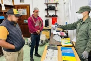 Detienen a 11 mochileros con 202 kilos de cocaína