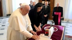 VATICANO: LA VICEPRESIDENTA VICTORIA VILLARRUEL MANTUVO UNA AUDIENCIA CON LE PAPA FRANCISCO