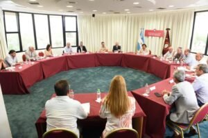 En reunión, ministros analizaron sobre prevención del dengue, reactivación de obras y presupuesto provincial