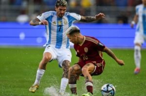Argentina empató con Venezuela en un partido atravezado por el mal estado del campo de juego