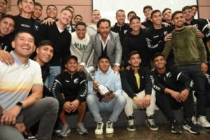 Sáenz recibió al plantel de Central Norte tras el ascenso a la primera Nacional