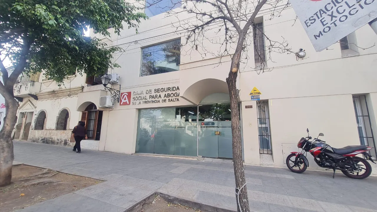 Gravísimo: «La Fiscal Salinas Odorisio buscó un acuerdo para evitar investigar la corrupción en la Caja de Abogados»