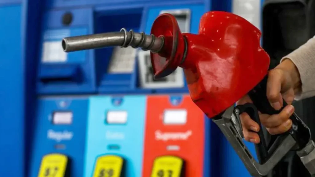 Desde este domingo aumentan los precios de la nafta y el gasoil