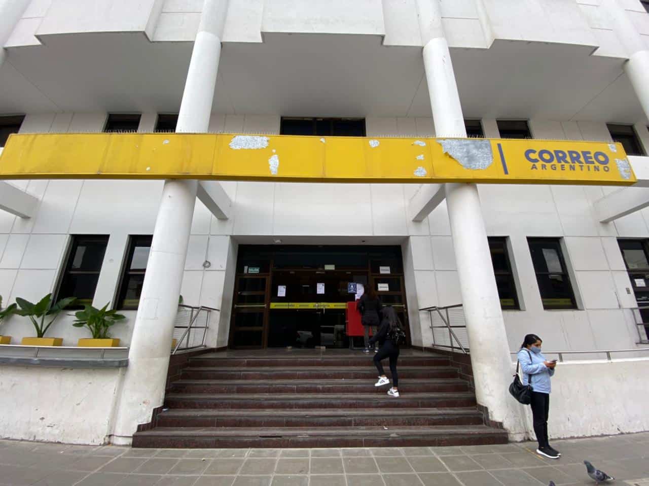 Empleados del Correo Argentino de Salta protestan en contra de la privatización