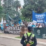 Movilización de empleados de Rentas a la Legislatura