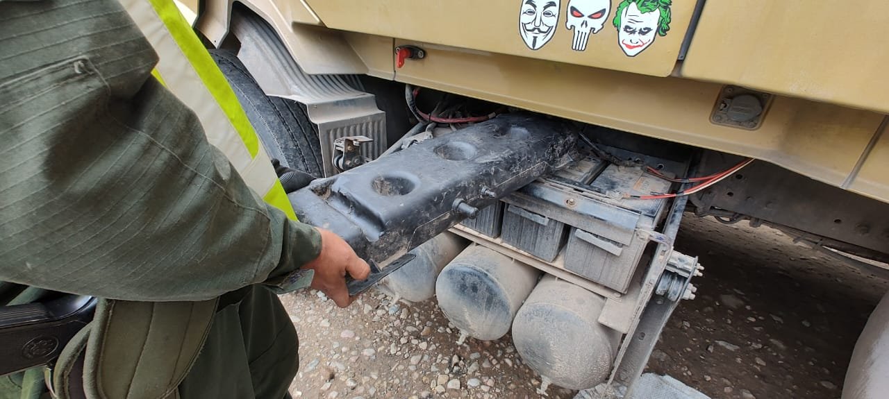 Salta: encuentran 14 kilos de cocaína en un depósito de agua de un camión