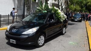 En una emotiva despedida, los restos de Jorge Lanata fueron trasladados a un cementerio privado