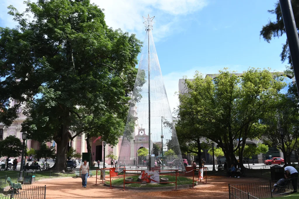 Encendido de los árboles en la ciudad y Pesebre Viviente Criollo, este domingo