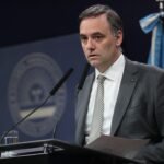 El Gobierno anunció que se podrá cobrar a los extranjeros la universidad y la salud