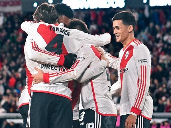 Para seguir prendido, River debe ganarle esta noche a San Lorenzo