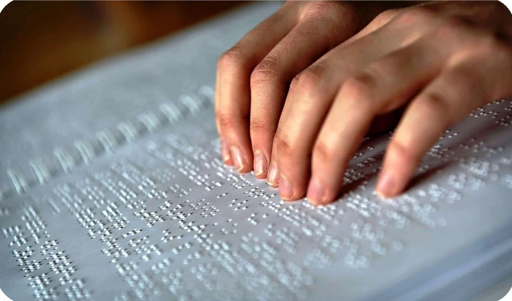 Invitan a un taller gratuito para aprender escritura Braille