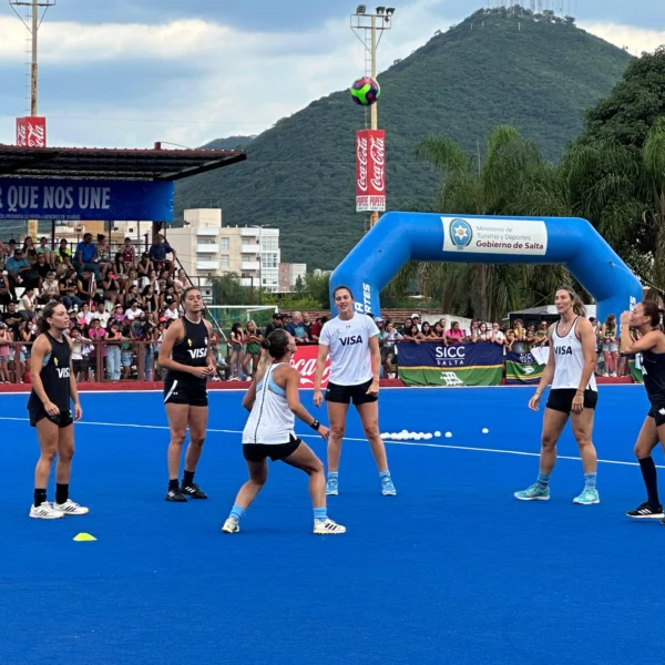 Los salteños disfrutaron de la presencia de Las Leonas en Salta