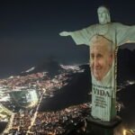 El Cristo Redentor de Brasil se iluminó con el rostro del papa Francisco