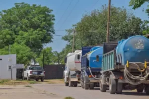 La Delegación de Asuntos Indígenas coordina la distribución de agua en camiones cisternas