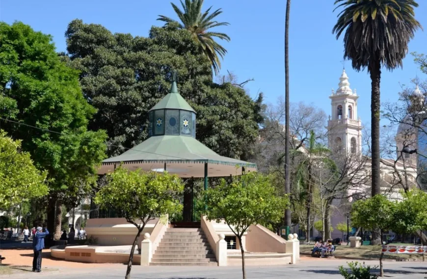 Inaugurarán un nuevo sistema de iluminación de colores en Plaza 9 de Julio