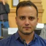 Exeni propone excluir a polĂticos de casas IPV