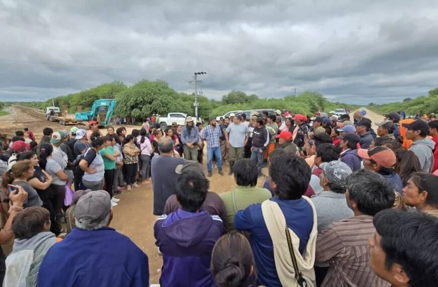 EL GOBIERNO TRABAJA EN EL ALTEO DEL TERRAPLÉN DE CONTENCIÓN DEL RÍO PILCOMAYO