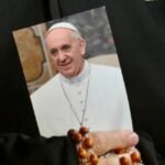 EL VATICANO INFORMÓ QUE EL PAPA FRANCISCO DURMIÓ TODA LA NOCHE Y NO SUFRIÓ NUEVAS CRISIS RESPIRATORIAS