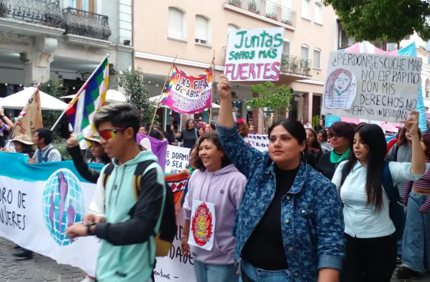 En Salta se realiza la marcha del 8M