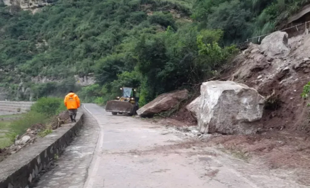 Realizaron tareas de despeje en la ruta provincial 33