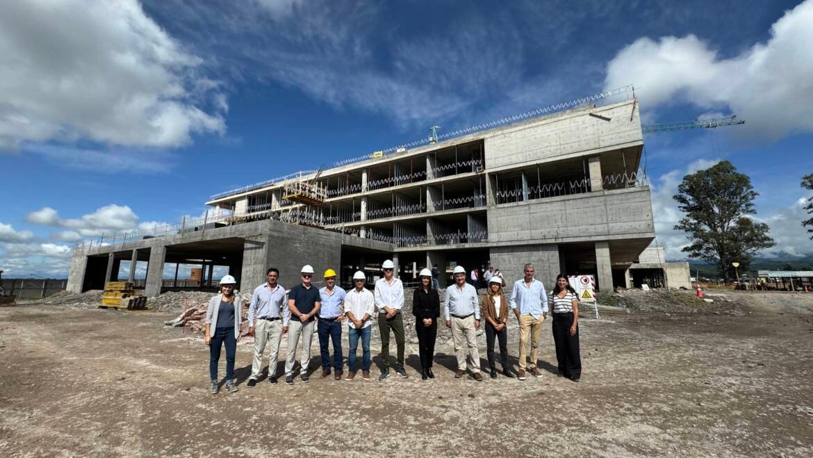 El intendente Manuel Saravia recorrió la obra del Hilton Garden Inn en San Lorenzo Chico