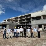 El intendente Manuel Saravia recorrió la obra del Hilton Garden Inn en San Lorenzo Chico