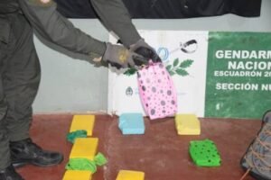 Llevaba droga escondida dentro de globos en un taxi: Fue detenido en Pichanal