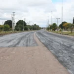 Comenzó la colocación del nuevo pavimento en la Av. Ex Combatientes de Malvinas