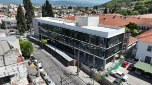 Hospital San Bernardo: diputados piden que se sotierren los cables de la nueva obra