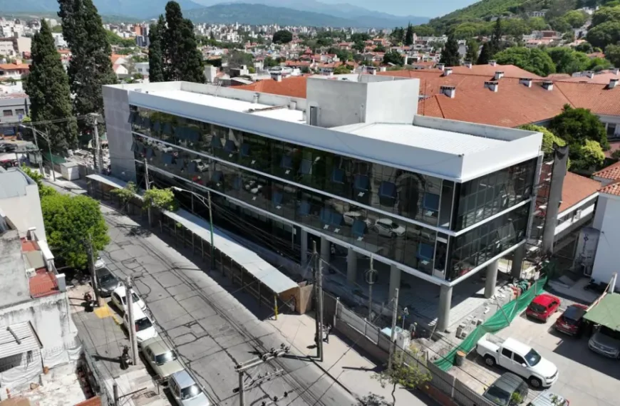 Hospital San Bernardo: diputados piden que se sotierren los cables de la nueva obra