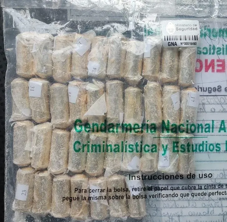 Ingirió 45 cápsulas de cocaína y lo salvaron en el hospital