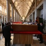 Rito de la inhumación del féretro del Romano Pontífice