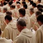 Revés para Francisco: sacerdotes de Italia se negaron a firmar un documento clave