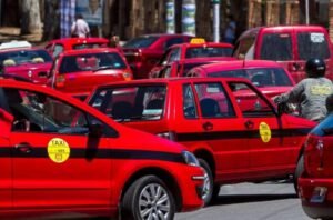 Proponen eximir a taxis y remises del impuesto a la radicación de automotores