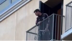 Messi salió al balcón a saludar a los hinchas y generó locura en San José