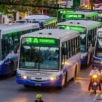 Sin acuerdo salarial, se mantiene el paro y el martes no habrá colectivos