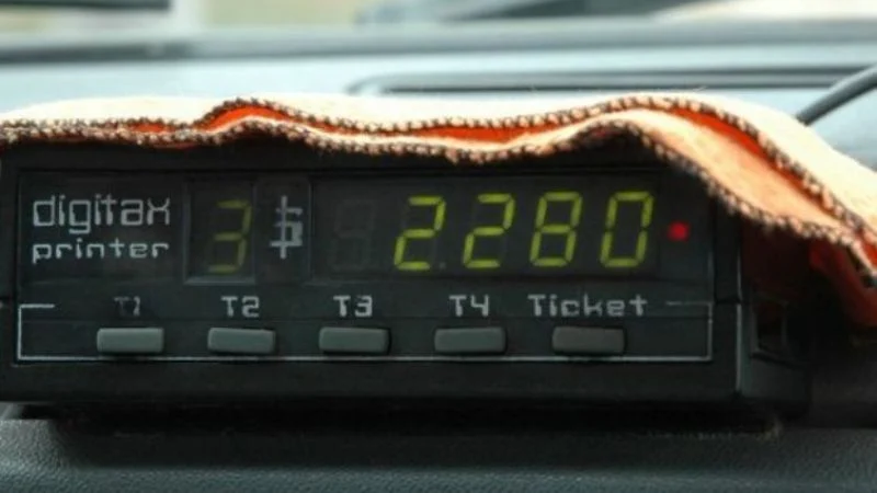 Impulsan la baja de impuestos y tasas para taxis y remises