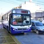 Sin acuerdo salarial, se mantiene el paro y el martes no habrá colectivos