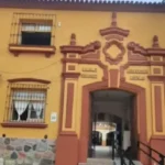 Alumnos de Rosario de Lerma, entre baños químicos y aulas colapsadas