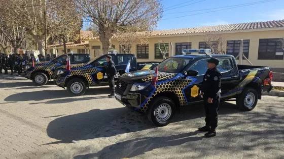 SEGURIDAD: EL VALLE CALCHAQUÍ RECIBIÓ TRES NUEVOS MOVILES POLICIALES