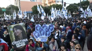 CFK envió un mensaje a la militancia en Plaza de Mayo: “Vamos a volver con más fuerza y unidad”