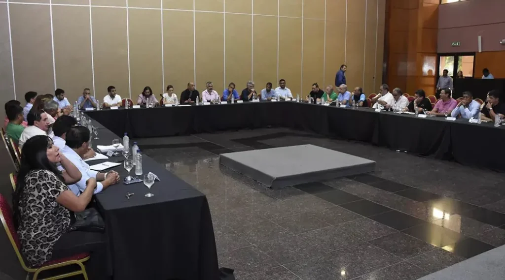 Paritarias: “Todavía no hay una propuesta cerrada, es una decisión colectiva»