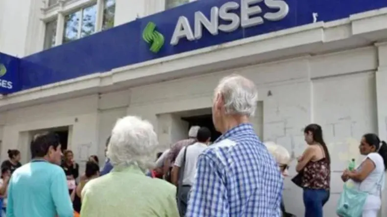 ANSES retoma los pagos el lunes tras el feriado: ¿Quiénes cobran y con qué beneficios?